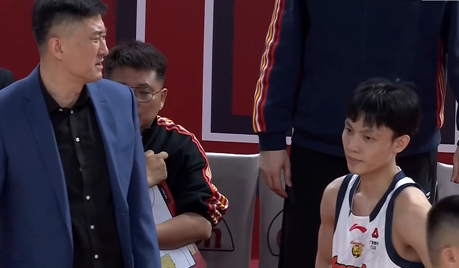 3消息!杜锋深夜发声,焦泊乔被辽篮球迷辱骂,朱芳雨买断王少杰