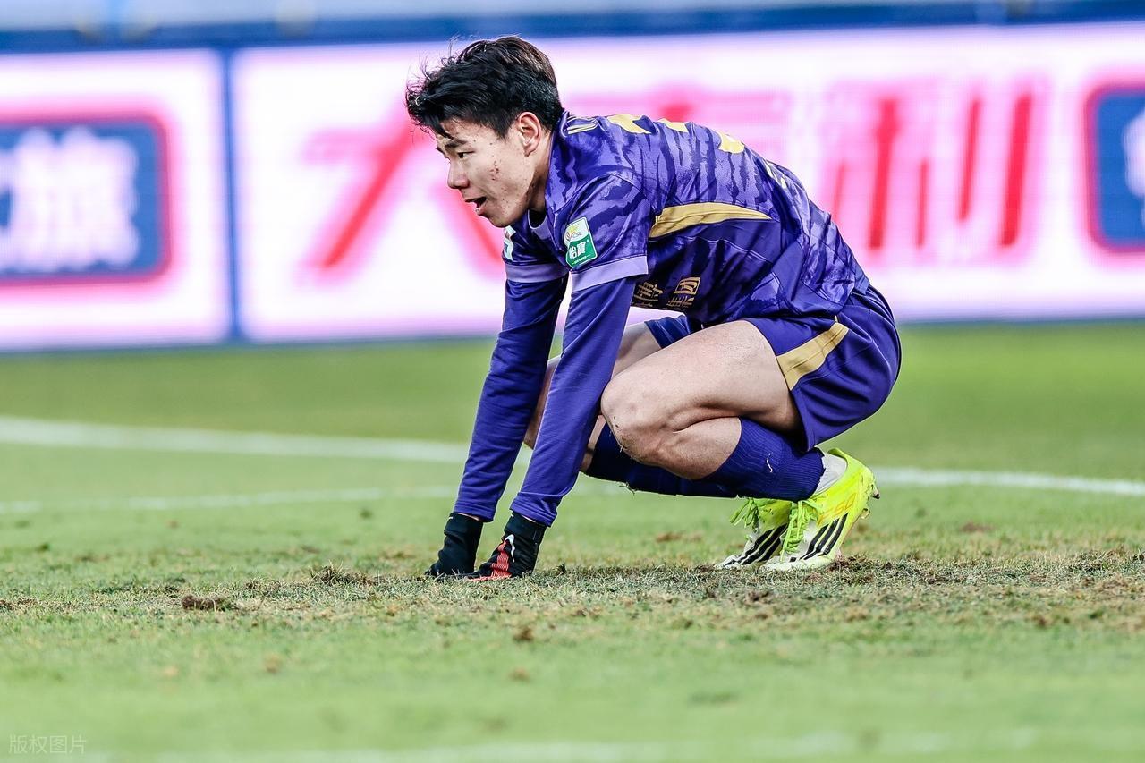 Kaiyun Sports-开云体育-津门虎0比1惜败新鹏城,球迷直言这两人表现不佳,未来急需爆发